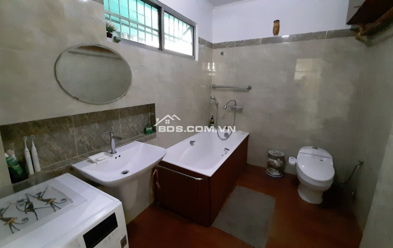 Bán căn hộ 12 Võ Văn Kiệt Q1 ngay trung tâm thành phố DT 71m2