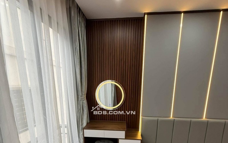 Bán Nhà Gần Phố, Thang Máy Tôn Đức Thắng 46/51m, 6 tầng, giá 18.5 tỷ.