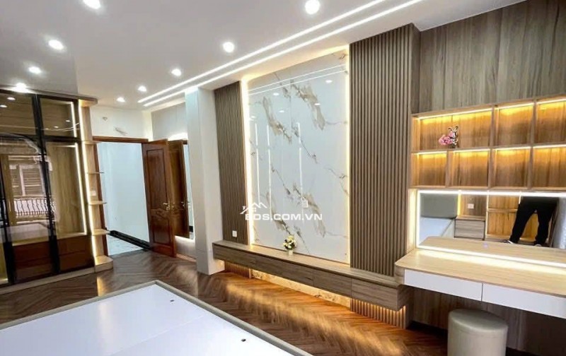 Bán Nhà Kinh Doanh, Ô TÔ Vào Nhà Tân Mai 51m, 6 tầng, giá 22.5 Tỷ.