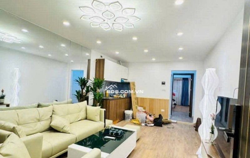 Bán Nhà Ngõ Ô Tô Quỳnh Mai, Hai Bà Trưng 70m, giá 4,35 tỷ.