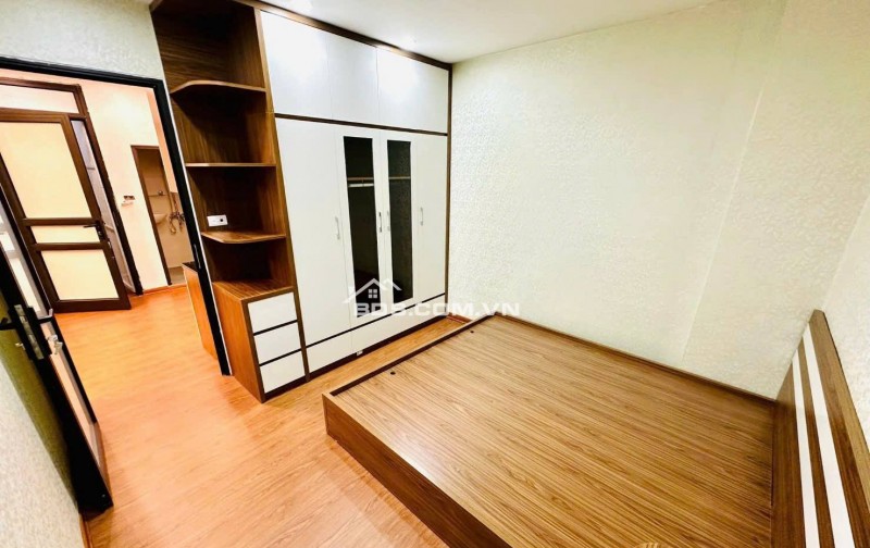 Bán Căn CCMN Đường Láng, Đống Đa 70m, Tầng 1, giá 3 tỷ.