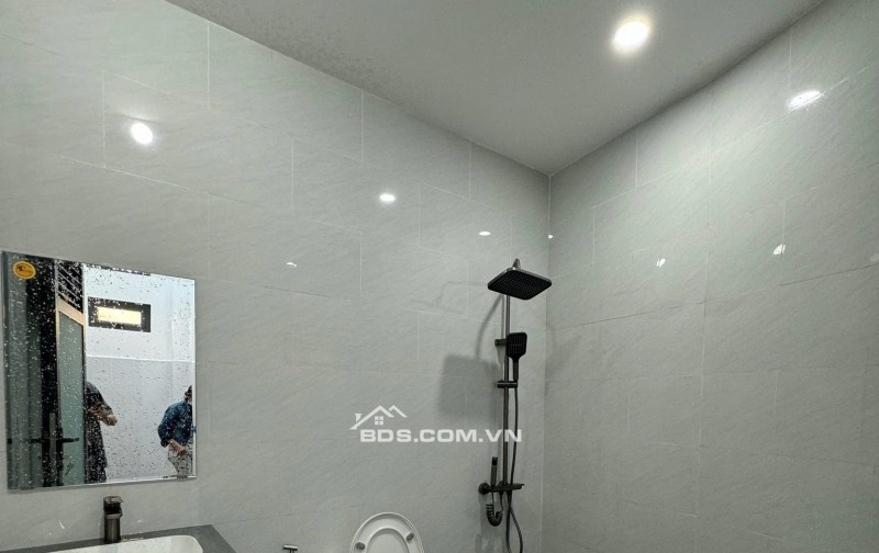 Bán nhà xây mới kiên cố 1 trệt 1 lầu, phong cách hiện đại, nhà mới 100% dọn vào ở ngay