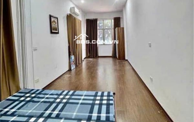 Cho thuê nhà tầng 2 Địa chỉ: Số 35, mặt ngõ Trung Tả, Phố Khâm Thiên, Phường Thổ Quan