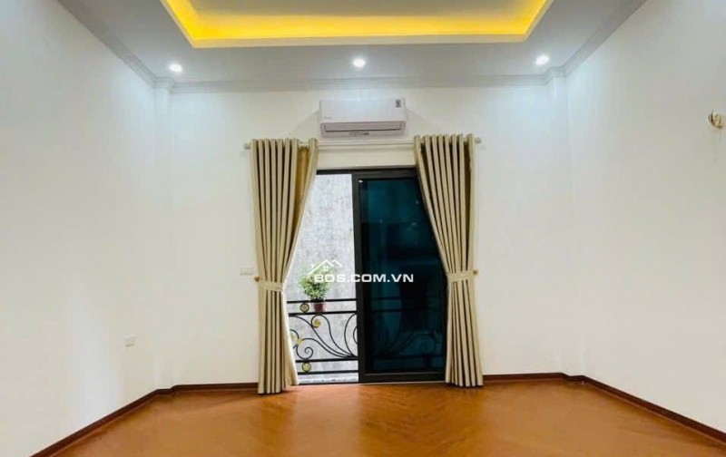 Nhà Đẹp Nguyễn Chính - Tân Mai 31/35m, 5 tầng, mt 4.2m, giá 9.3 tỷ.