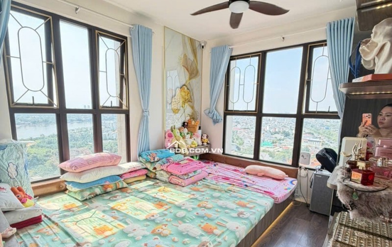 Cần bán căn 75.7m2 Toà nhà ST. Morizt cao cấp nhất Đại lộ Phạm Văn Đồng