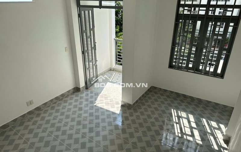 Bán nhà 1 trệt 2 lầu trống suốt mới 100%, hẻm 94// Phú Thọ Hoà Tân Phú