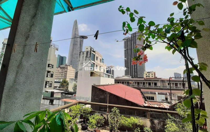 Bán căn hộ 12 Võ Văn Kiệt Q1 ngay trung tâm thành phố DT 71m2