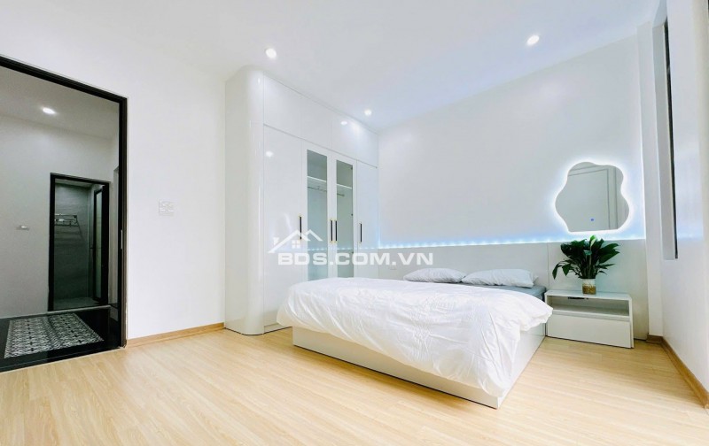 Bán Nhà Gần Phố, Vương Thừa Vũ, Thanh Xuân 41m, 5 tầng, mt 4.3m, giá 12.8 tỷ.