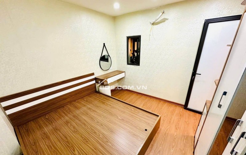 Bán Căn CCMN Đường Láng, Đống Đa 70m, Tầng 1, giá 3 tỷ.