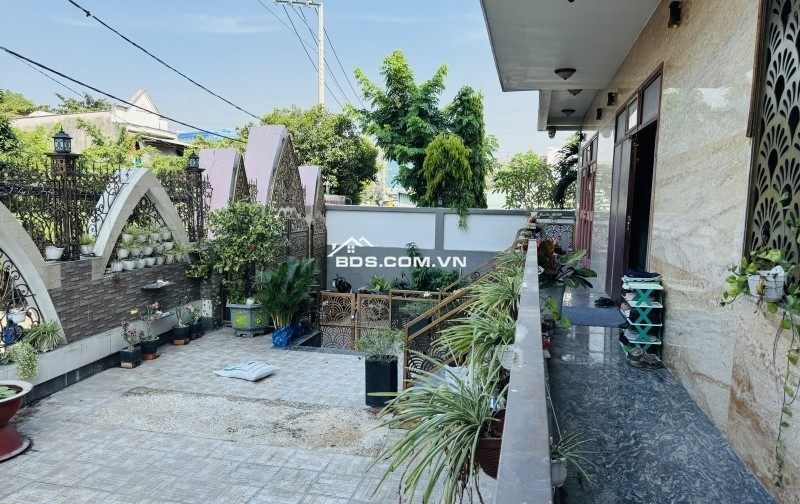 Bán Biệt Thự Triệu Đô Linh Đông Thủ Đức - 450m² - Ngang 18m - 5 Tầng Có Thang Máy - Giá 33 Tỷ