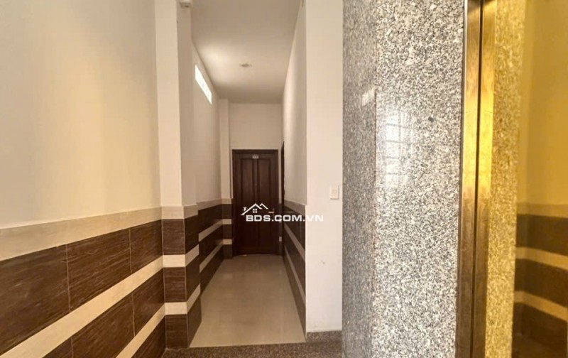 Khách sạn 7 tầng 2 sao hầm T.máy 22P 5.6m 125m2 MT gần Thống Nhất DT 180tr chỉ 23 tỷ.