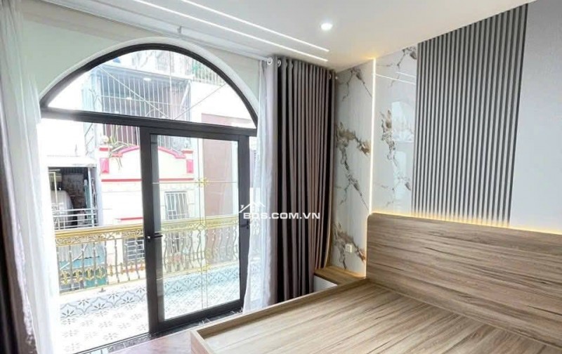 Bán Nhà Kinh Doanh, Ô TÔ Vào Nhà Tân Mai 51m, 6 tầng, giá 22.5 Tỷ.