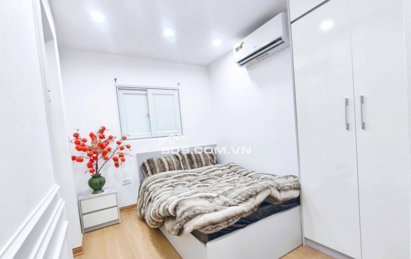 Bán Nhà Ngõ Ô TÔ, Ở Luôn Nam Đồng, Đống Đa 75m, giá 4.2 tỷ.