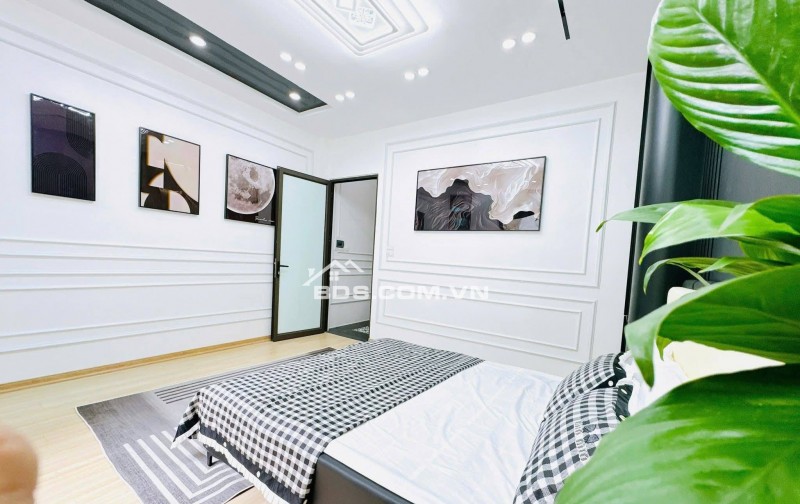 Bán Nhà Gần Phố, Vương Thừa Vũ, Thanh Xuân 41m, 5 tầng, mt 4.3m, giá 12.8 tỷ.