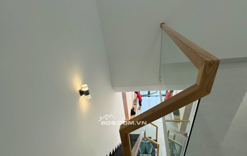 Bán nhà xây mới kiên cố 1 trệt 1 lầu, phong cách hiện đại, nhà mới 100% dọn vào ở ngay