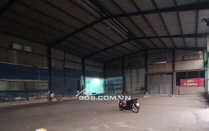 Cho thuê kho 450m2, 1050m2 MT đường Ql1A An Phú Đông Quận 12