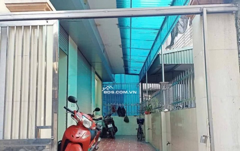 Chỉ cần 1540tr đã có ngay căn 3 tầng dân đang ở ngay trần lãm ngõ cực thoáng