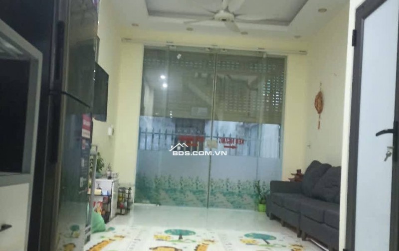 Chỉ cần 1540tr đã có ngay căn 3 tầng dân đang ở ngay trần lãm ngõ cực thoáng