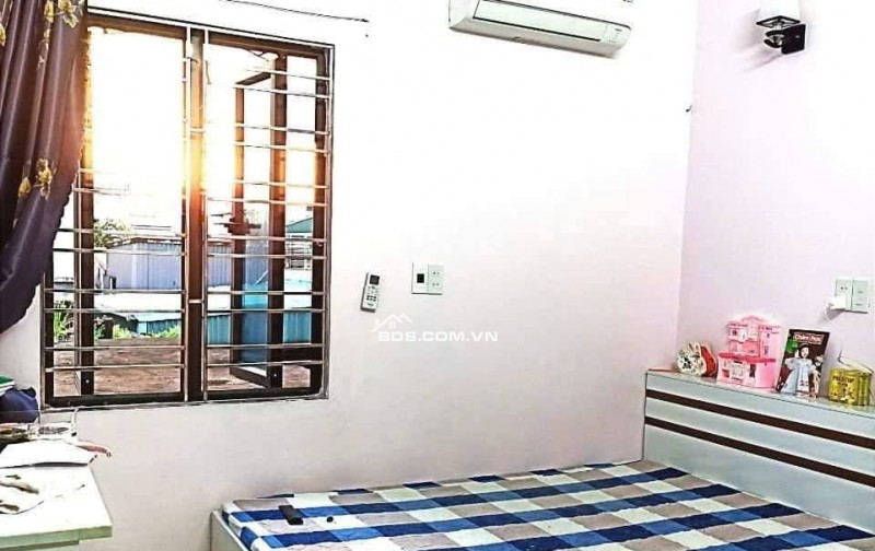 Chỉ cần 1540tr đã có ngay căn 3 tầng dân đang ở ngay trần lãm ngõ cực thoáng