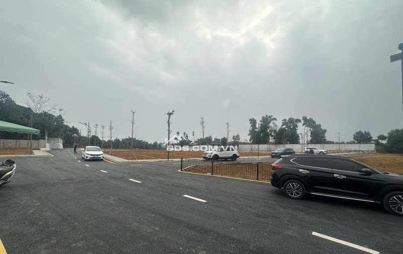 Gấp Bán Lô Đất DT:100m view hồ sát đại học quốc giá khu CNC hoà Lạc Giá Hơn 3 tỷ