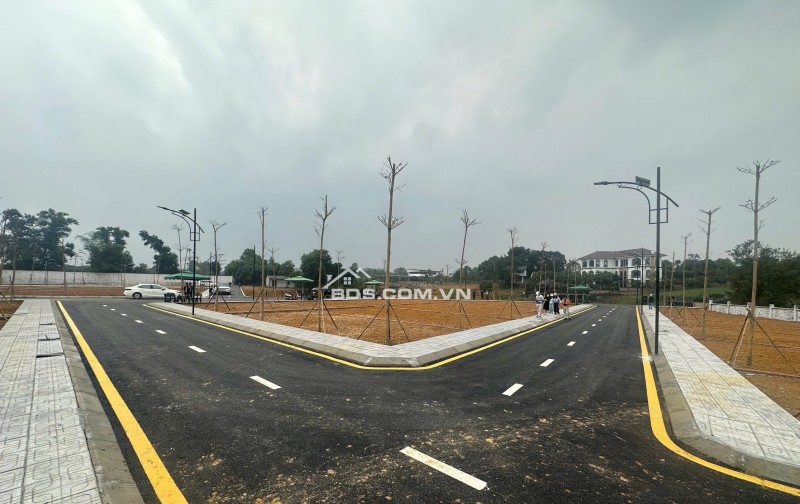 Gấp Bán Lô Đất DT:100m view hồ sát đại học quốc giá khu CNC hoà Lạc Giá Hơn 3 tỷ