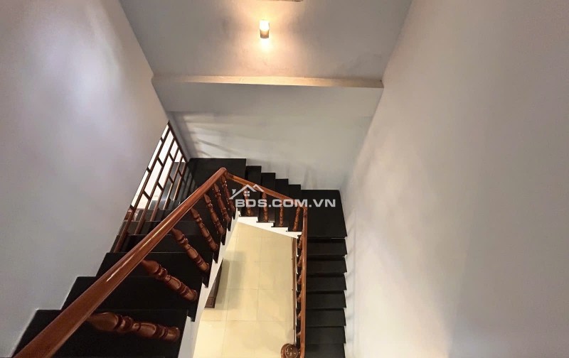 NHÀ ĐẸP MẶT TIỀN ĐƯỜNG TRẦN THỦ ĐỘ 33m , KẾT NỐI GIỮA ĐÀ NẴNG HỘI AN GIÁ TỐT TÌM ĐÂU RA CĂNG THỨ 2