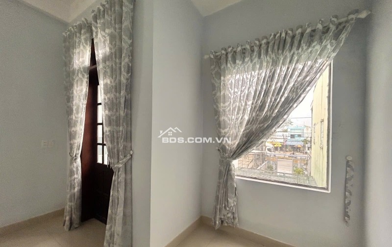 NHÀ ĐẸP MẶT TIỀN ĐƯỜNG TRẦN THỦ ĐỘ 33m , KẾT NỐI GIỮA ĐÀ NẴNG HỘI AN GIÁ TỐT TÌM ĐÂU RA CĂNG THỨ 2