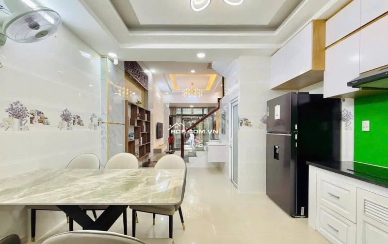 Chủ định cư nước ngoài cần bán gấp nhà Q3 giá chỉ 4.2 tỷ - 60m2