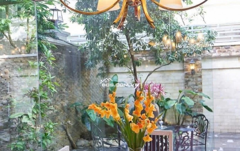 ĐIỂM CHẠM THƯỢNG LƯU - DINH THỰ LÔ GÓC TẠI  KHOẢNG TRỜI TÂY CIPUTRA