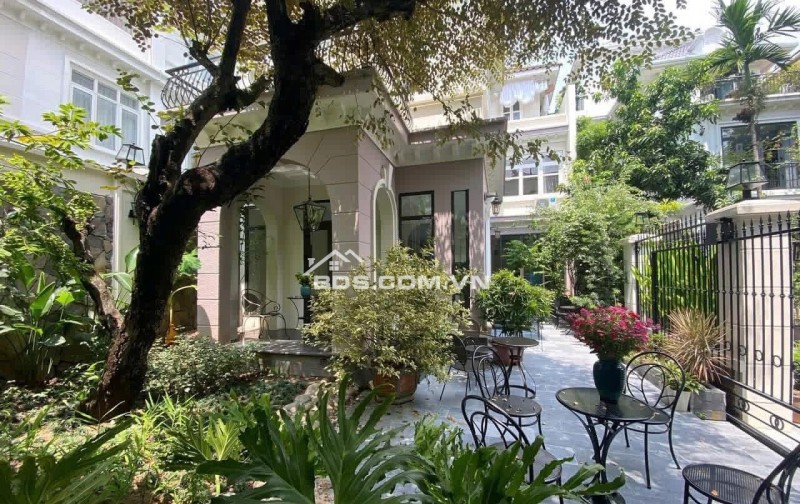 ĐIỂM CHẠM THƯỢNG LƯU - DINH THỰ LÔ GÓC TẠI  KHOẢNG TRỜI TÂY CIPUTRA