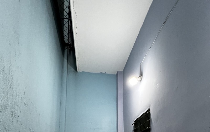 Bán nhà Tân Phú 79m2 , 2 phòng ngủ. 2 vệ sinh . Hẻm xe oto