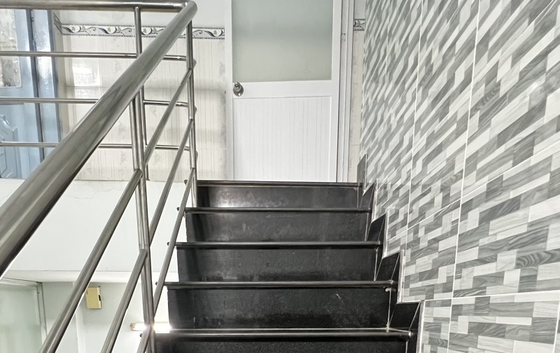 Bán nhà Tân Phú 79m2 , 2 phòng ngủ. 2 vệ sinh . Hẻm xe oto