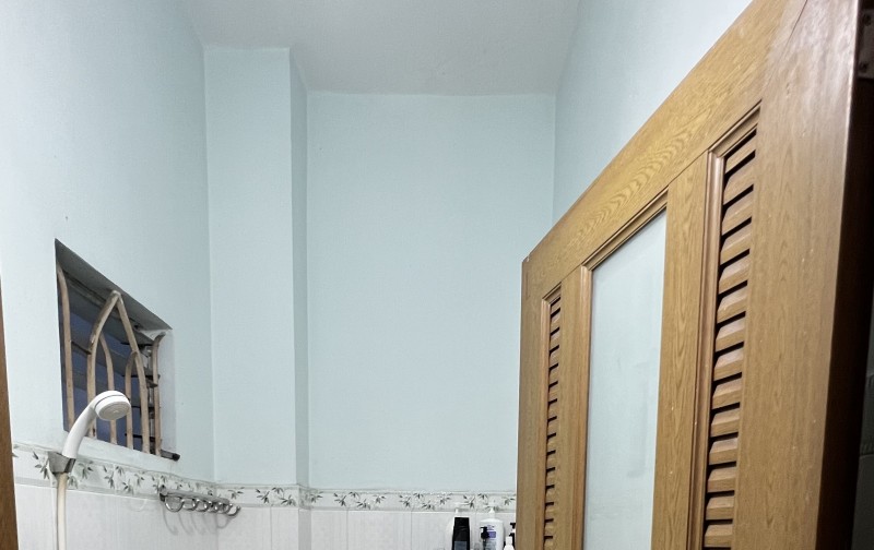 Bán nhà Tân Phú 79m2 , 2 phòng ngủ. 2 vệ sinh . Hẻm xe oto