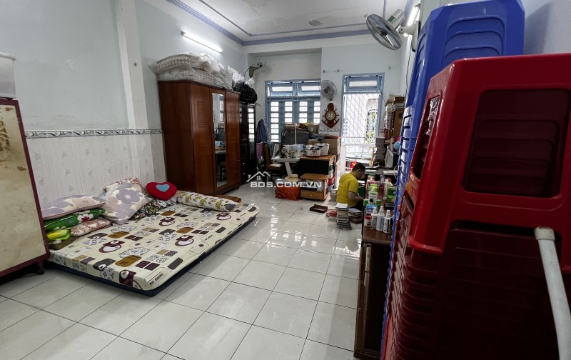 Bán nhà Tân Phú 79m2 , 2 phòng ngủ. 2 vệ sinh . Hẻm xe oto