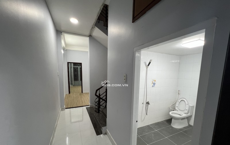 Nhà phố , khu tên lửa . Mặt tiền đường số 5A