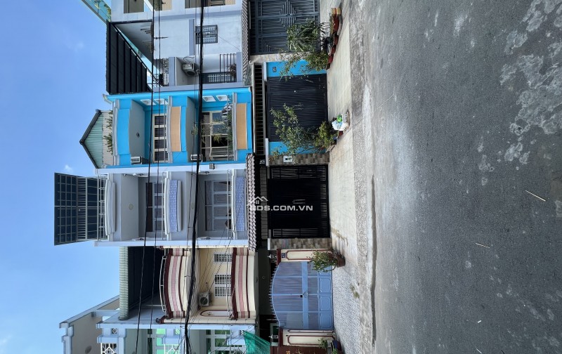 Nhà phố , khu tên lửa . Mặt tiền đường số 5A