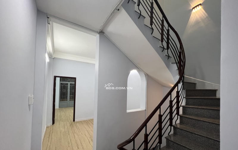 Nhà phố , khu tên lửa . Mặt tiền đường số 5A