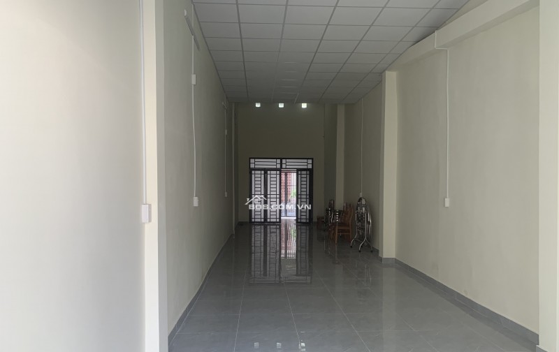 Bán hoặc cho thuê nhà cấp 4 mặt tiền đường 8