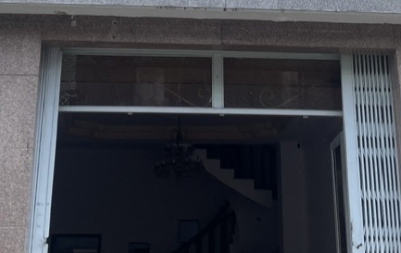 Cho thuê lại một nửa căn nhà hiện đang làm văn.phòng công ty