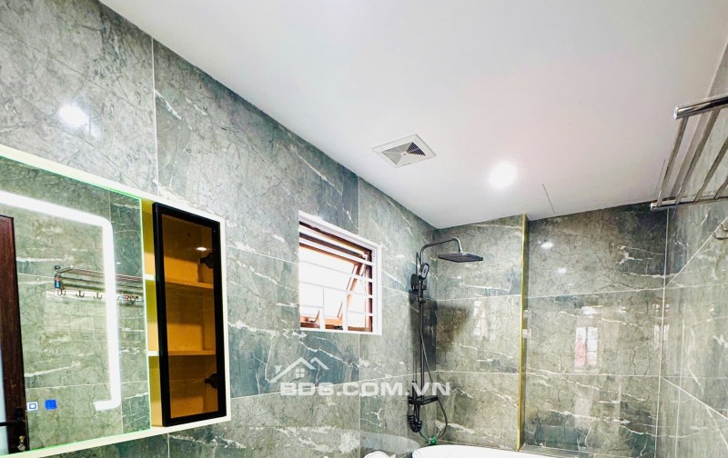 Bán nhà mặt ngõ to Bát Khối đoạn Nha Trạm, 52m2 x 6 tầng, thang máy, ô tô 7 chỗ vào nhà