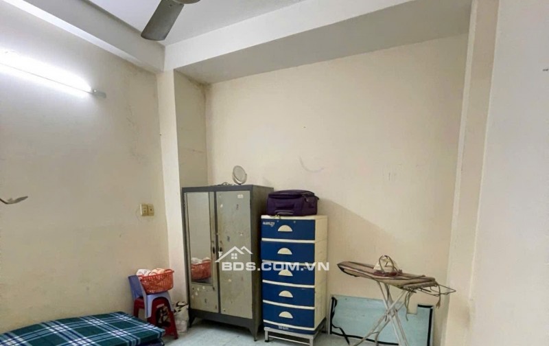 Nhà 1 trệt 2 lầu,mặt tiền đường thông thoáng,gần chợ Tân Phú,giá 7.x tỷ