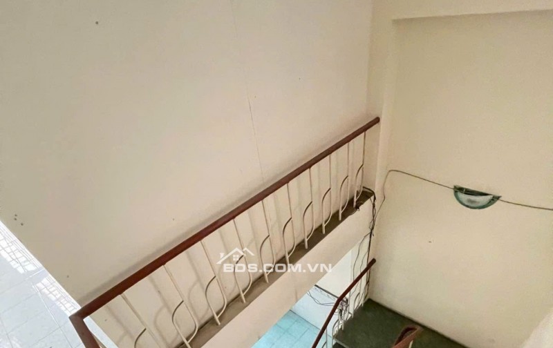 Nhà 1 trệt 2 lầu,mặt tiền đường thông thoáng,gần chợ Tân Phú,giá 7.x tỷ