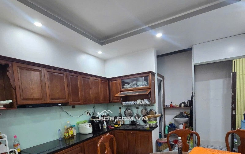 Nhà gần chợ Tân Hương 1 trệt 5 lầu,khu phân lô cực đẹp