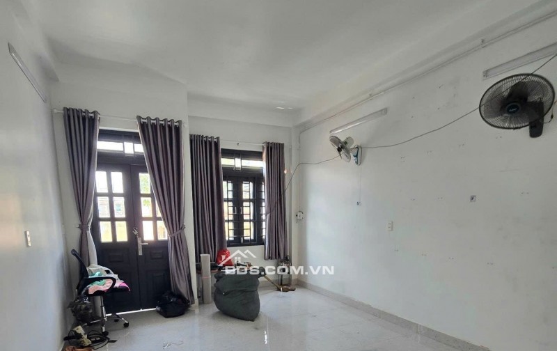 Nhà gần chợ Tân Hương 1 trệt 5 lầu,khu phân lô cực đẹp