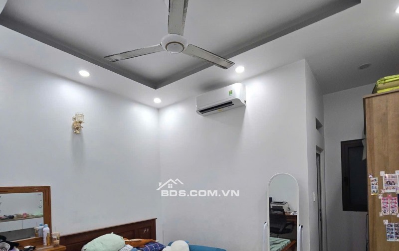 Nhà gần chợ Tân Hương 1 trệt 5 lầu,khu phân lô cực đẹp