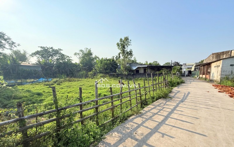 Khu đất tọa lạc tại Đường ĐT 609, Xã Đại Lộc, Đà Nẵng đang chờ đón những chủ nhân mới. Với diện tích 155 m2, đất thổ cư thoải mái xây dựng