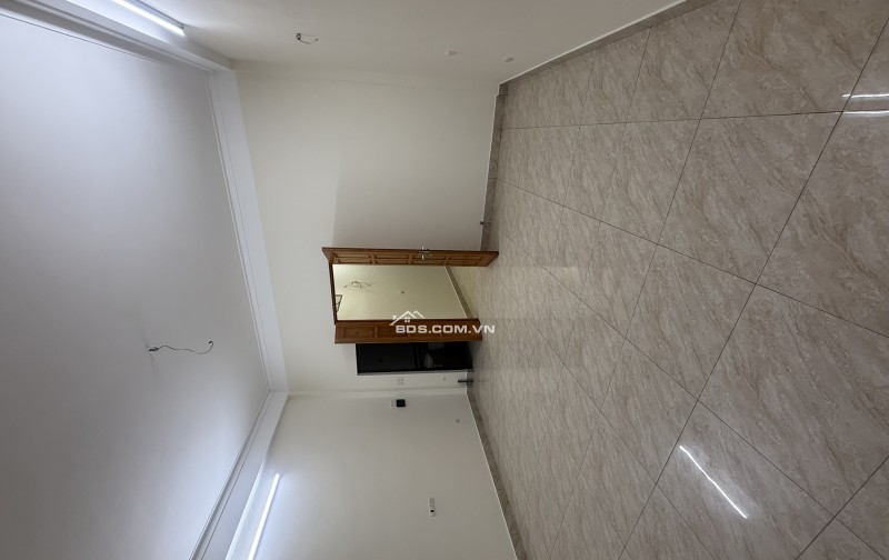 Cho thuê nhà 5 tầng, ~ 70m2, có thang máy, view hồ