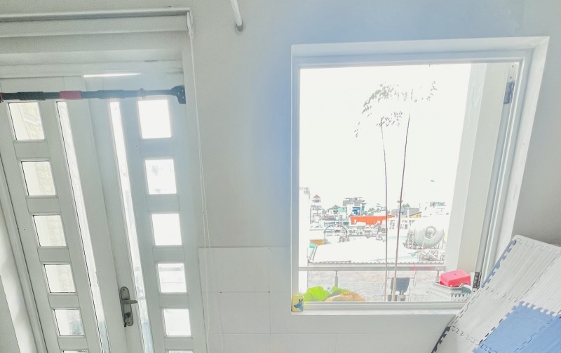 Cho Thuê Phòng Quận 1 Giá Rẻ có Cửa sổ Lớn, Ban Công Thoáng Mát, sạch sẽ