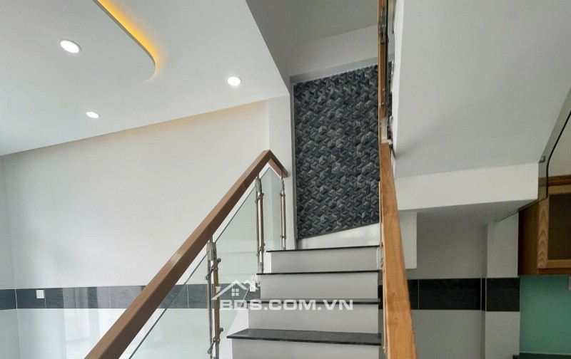 Gần chợ bình Chánh , đường đinh đức thiện