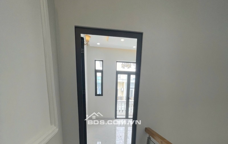 Gần chợ bình Chánh , đường đinh đức thiện